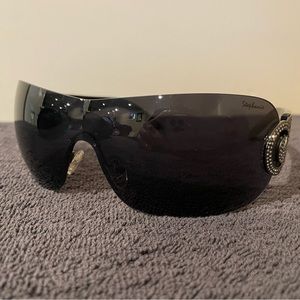 Black sunglasses with side crystals from Optica Halperin under Micaella brand